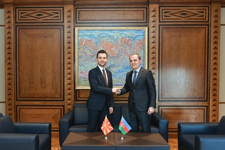 Minister Mucunski meets Azerbaijan's FM Bayramov