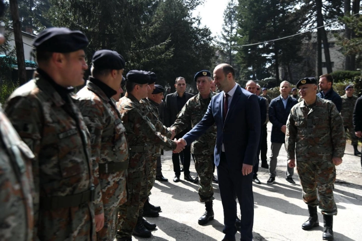 Армијата ќе прими 300 нови професионални војници и десет подофицери