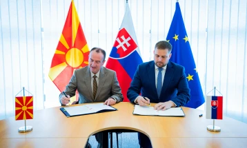 Health Minister Taravari signs memorandum of cooperation with Slovakian counterpart 