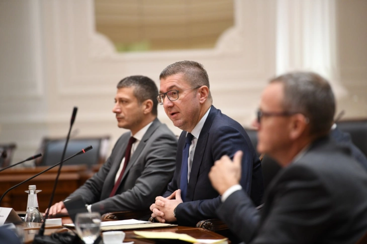 Kryeministri Mickoski me ministrat Perisnki dhe Nikolloski do të kryejnë inspektim të aktiviteteve ndërtimore në Gjorqe Petrov