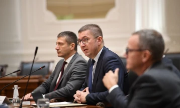 Kryeministri Mickoski me ministrat Perisnki dhe Nikolloski do të kryejnë inspektim të aktiviteteve ndërtimore në Gjorqe Petrov