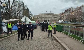 Илјадници луѓе се собираат во Белград на голем протестен митинг што ќе се одржи утре и ќе биде тест за властите