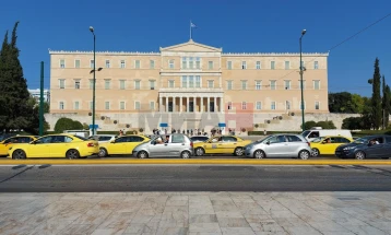 Новите министри во грчката Влада положија свечена заклетва