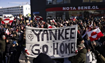 Протест на стотици Гренлаѓани против политиката на Трамп кон островот