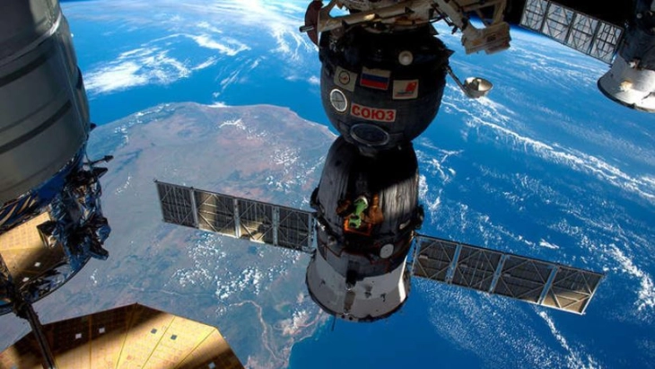 На Меѓународната вселенска станица пристигна нов екипаж