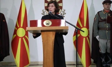 Siljanovska Davkova: Nuk është koha për përçarje dhe konfrontime, përgjegjësit nuk guxojnë t’i shmangen ligjit, drejtësisë dhe dënimit