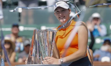 Andreeva stuns world number one Sabalenka to lift Indian Wells title