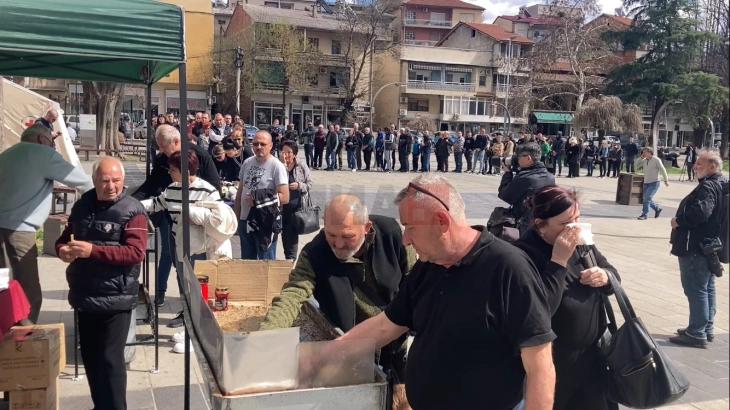 Тивко и тажно е во Кочани еден ден по трагичниот пожар