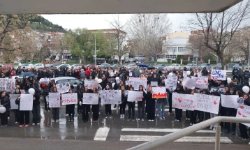 Штипските средношколци со протест и марш низ улиците порачаа „Секој еден може да е следен“