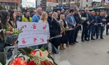 Во Гостивар се одржа комеморативен собир и оддадена почит на загинатите во кочанската трагедија