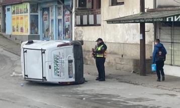 Qytetarët që protestuan në Koçan revoltën e shprehën edhe para shtëpisë së kryetarit të komunës në dorëheqje