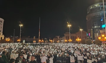 Шеснаесет минути молк и ѕвездено небо во Скопје во спомен на жртвите од трагедијата во Кочани