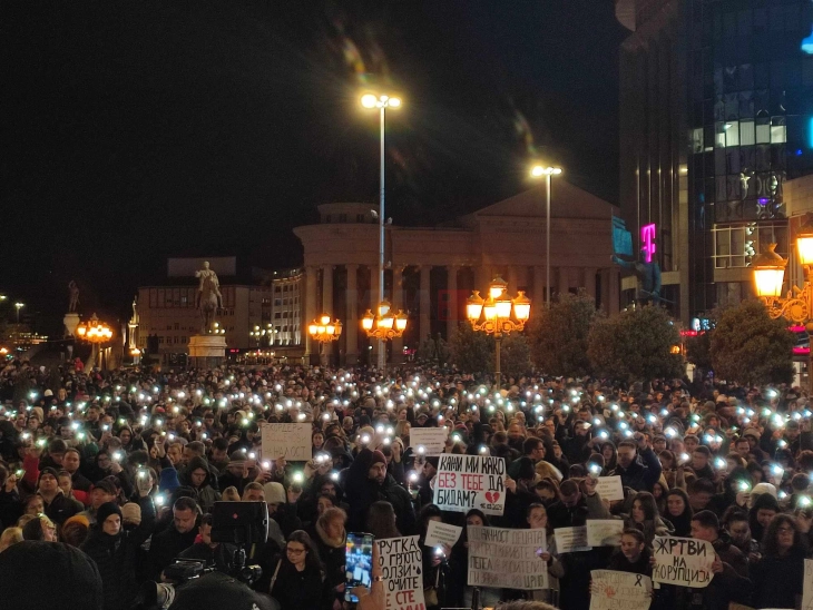 Собири во повеќе градови во спомен на жртвите од пожарот во Кочани, истрагата проширена на повеќе лица