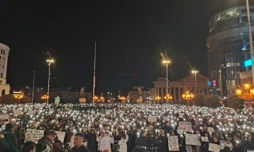 Новинари повикани на разговор во полиција поради немање соодветна дозвола за снимање со дрон на собирите по повод трагедијата во Кочани