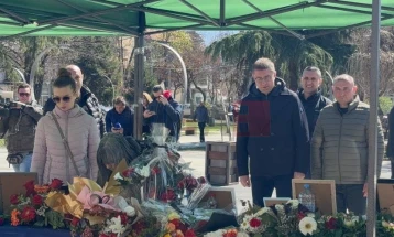 Mickoski u nënshkrua në Librin e Ngushëllimeve në Koçan