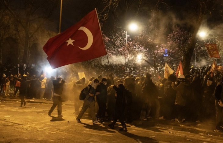 Protesters demand Turkish government resign as Erdoğan vows crackdown