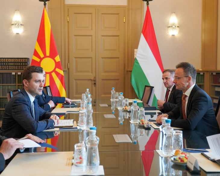 FM Mucunski meets with Hungary’s Szijjártó in Budapest