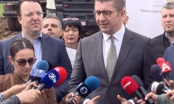 Mickoski: Ka edhe objekte shtetërore që nuk i përmbushin kushtet, pronarëve të lokaleve do t'u jepet kohë e mjaftueshme për t'i përmirësuar parregullsitë