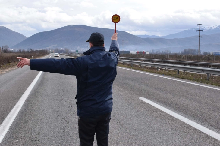 Arrestohet një person nga rrethi i Likovës, drejtoi makinën me shpejtësi prej 108 km në orë në vendbanim