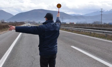 Arrestohet një person nga rrethi i Likovës, drejtoi makinën me shpejtësi prej 108 km në orë në vendbanim