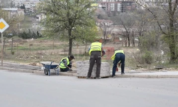 Се градат тротоари во должина од еден километар во Штип