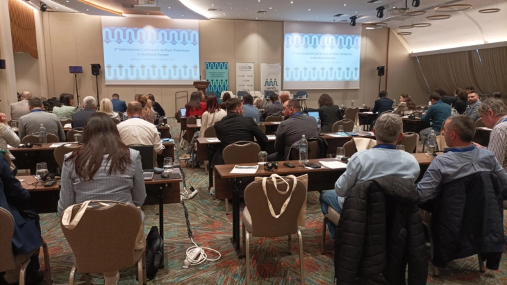 Конференција: Во Македонија има само два водостопански инспектора, новиот закон за води се уште не е донесен