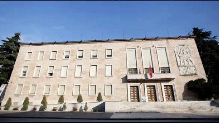 Албанија привремено ги укина визите за државјани на пет земји за туристички цели