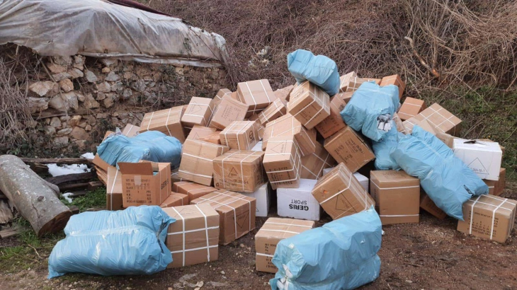 Спречен шверц на облека и обувки во заедничка акција на македонска и косовската гранична полиција