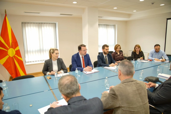 Николоски на средба со ЗЕЛС: Започнуваме со изработка на нова унифицирана постапка за поставување на урбана опрема за сите општини