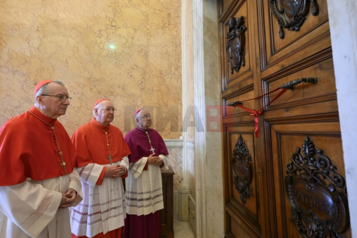 Кардиналите ќе разговараат за погребот на папата