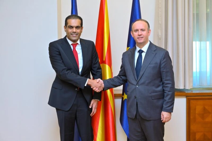 Катарскиот амбасадор на проштална средба со Гаши