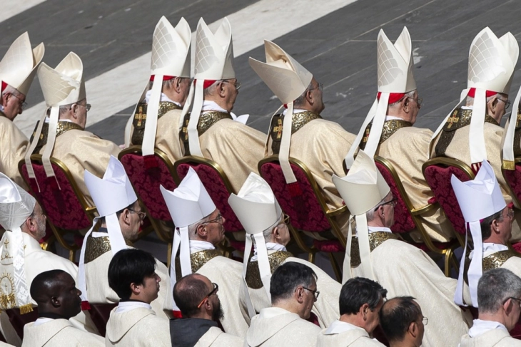 Kush do të bëhet Papa i ri? Njohësit mund të parashikojnë përmes shenjave apo mesazheve