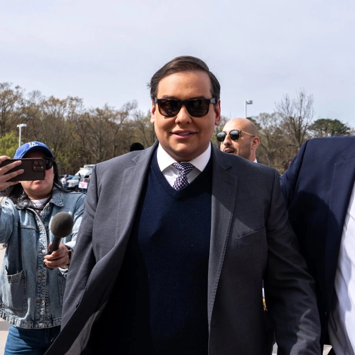 Поранешниот конгресмен Сантос осуден на седум години затвор за измами и кражба на донации