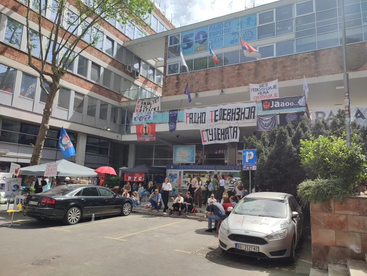 Вработени во РТС поднесоа петиција а РЕМ до Парламентот: Да престанеме да жмиркаме и да не гледаме она што го гледаат сите