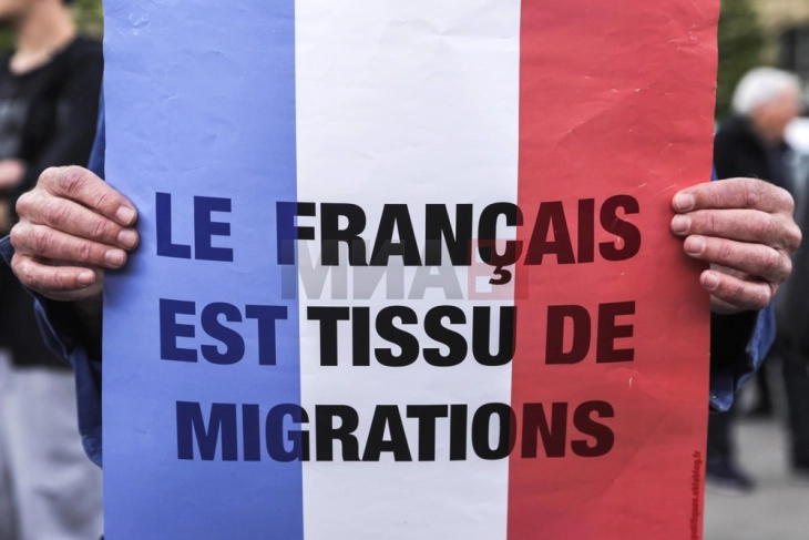 Осомничениот за напад во џамија во Франција и се предал на полицијата во Италија