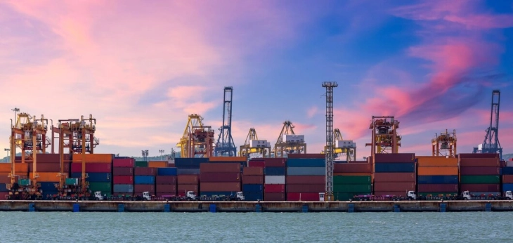 Трговската војна на Трамп со Кина го намалува прометот на американските пристаништа и авио превозници