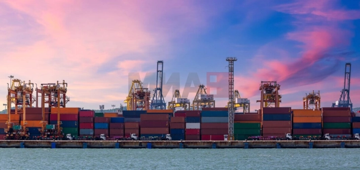 Lufta tregtare e Trampit me Kinën ul qarkullimin e porteve amerikane dhe transportuesve ajror