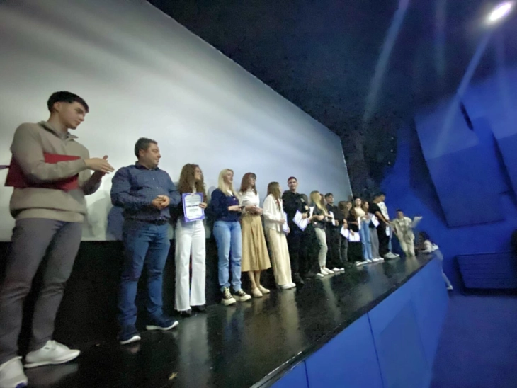 Велешките средношколци ги прикажаа својот краток  филм „Неизговорено“