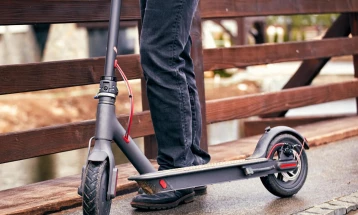 Во сообраќајка во Чашка тешко повредена малолетничка на електричен тротинет