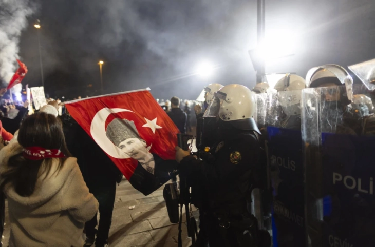 Турски суд осуди 18 вработени во општина Истанбул