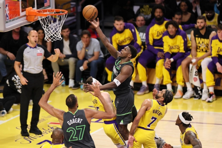 Лејкерси елиминирани во првото коло од НБА плејофот