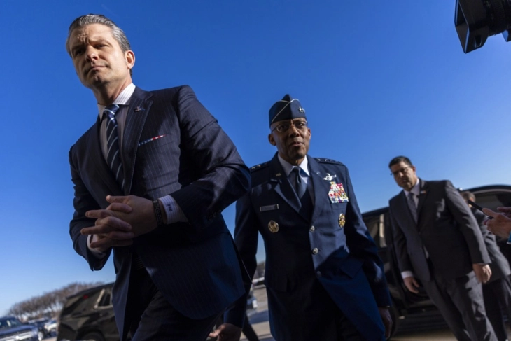 Шефот на Пентагон го предупредува Иран за последиците од поддршката на Хутите 