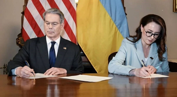 SHBA-ja dhe Ukraina e nënshkruan marrëveshjen për qasje drejt mineraleve të rralla