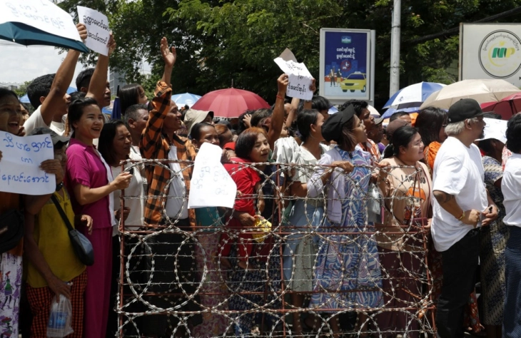 Претседателот на Виетнам помилува 8.056 затвореници 