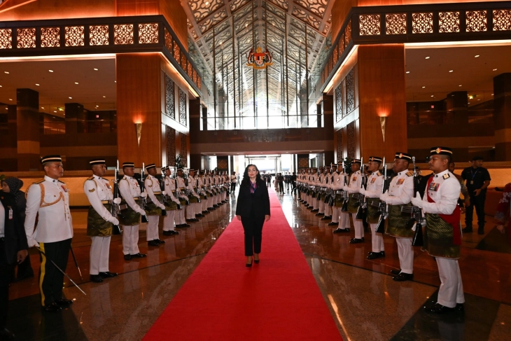 Presidentja e Kosovës Vjosa Osmani, me ftesë të kryeministrit Anvar Ibrahim, udhëtoi për vizitë zyrtare në Malejzi