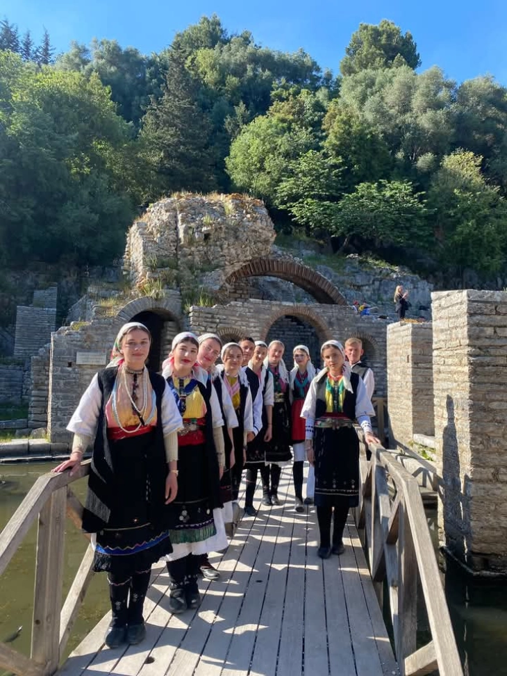 Македонските фолклористи од Пустец настапија на Фолклорниот фестивал во Бутринти