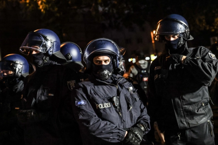 Речиси 200 полицајци во Германија осомничени за екстремизам