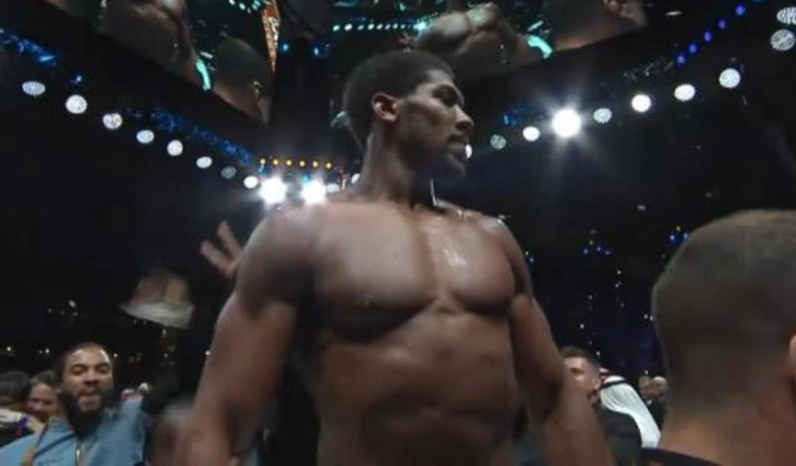 Одложено враќањето на Ентони Џошуа во рингот