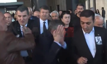 Sulmohet lideri i opozitës turke, Ozgur Ozel