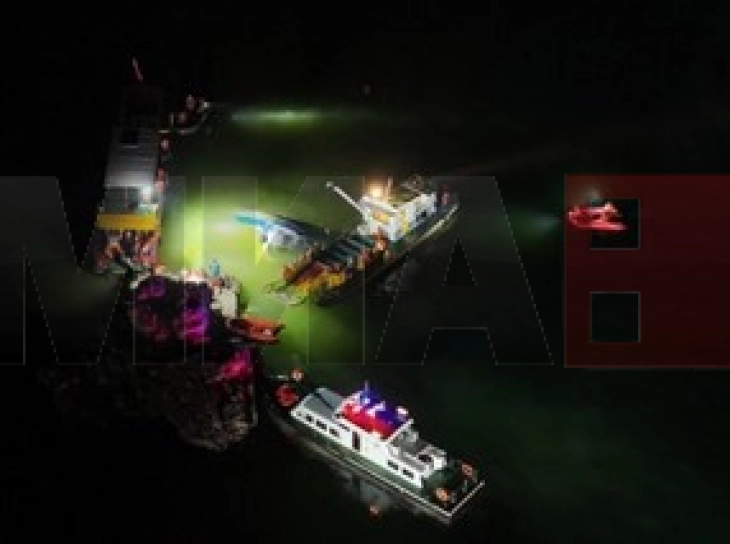 Dhjetë të vdekur dhe 70 të lënduar pasi stuhia përmbysi anije turistike në Kinë